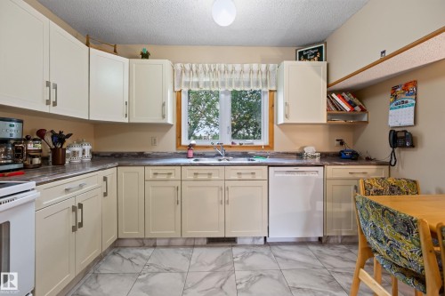 5712 123 Avenue Nw, Edmonton, AB 