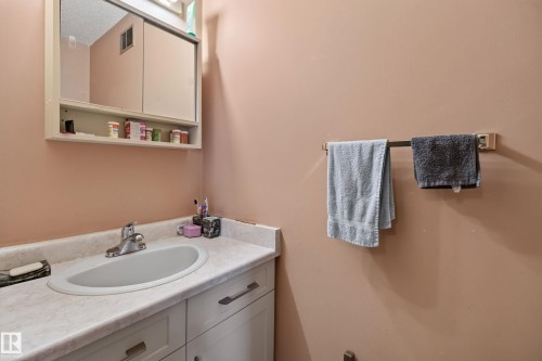 5712 123 Avenue Nw, Edmonton, AB 