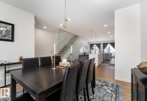 427 39 Street Sw, Edmonton, AB - Indoor Photo Showing Dining Room