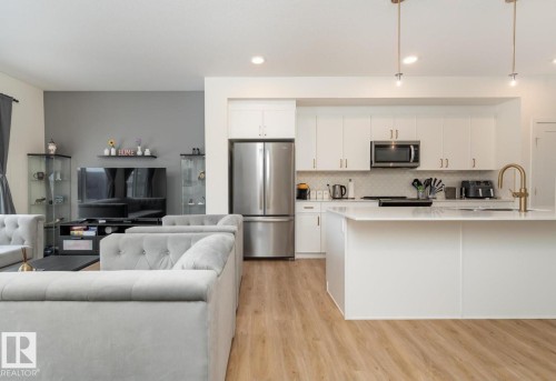 427 39 Street Sw, Edmonton, AB - Indoor Photo Showing Kitchen With Stainless Steel Kitchen