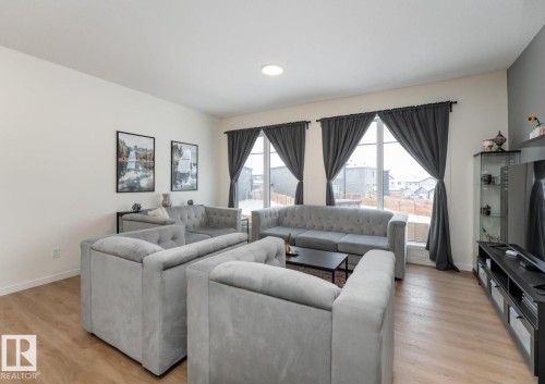 427 39 Street Sw, Edmonton, AB - Indoor Photo Showing Living Room