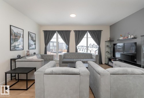 427 39 Street Sw, Edmonton, AB - Indoor Photo Showing Living Room