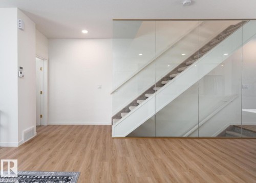 427 39 Street Sw, Edmonton, AB - Indoor Photo Showing Other Room