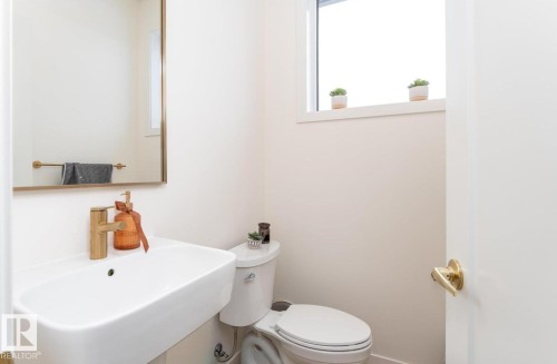 427 39 Street Sw, Edmonton, AB - Indoor Photo Showing Bathroom