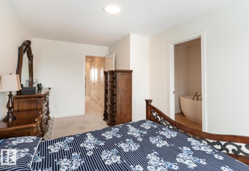 427 39 Street Sw, Edmonton, AB - Indoor Photo Showing Bedroom