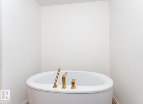 427 39 Street Sw, Edmonton, AB - Indoor Photo Showing Bathroom