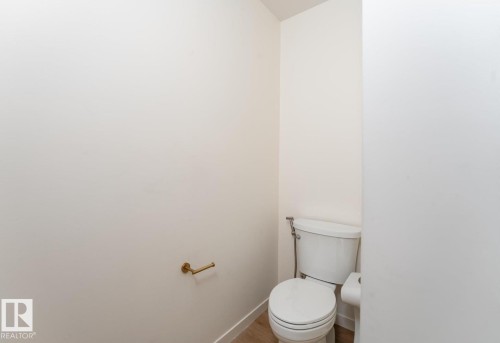 427 39 Street Sw, Edmonton, AB - Indoor Photo Showing Bathroom