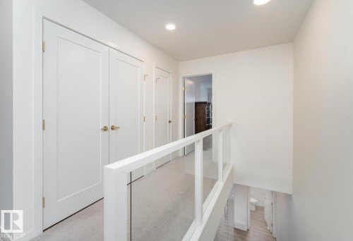 427 39 Street Sw, Edmonton, AB - Indoor Photo Showing Other Room