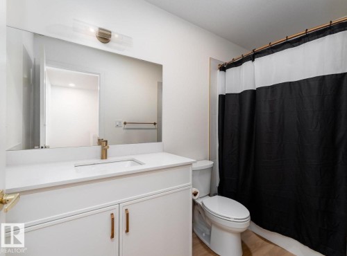 427 39 Street Sw, Edmonton, AB - Indoor Photo Showing Bathroom