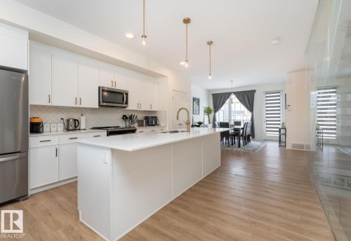 427 39 Street Sw, Edmonton, AB - Indoor Photo Showing Kitchen With Stainless Steel Kitchen With Upgraded Kitchen