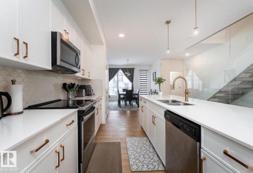427 39 Street Sw, Edmonton, AB - Indoor Photo Showing Kitchen With Stainless Steel Kitchen With Double Sink With Upgraded Kitchen