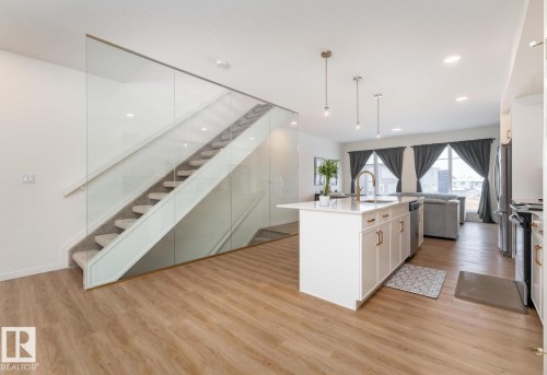 427 39 Street Sw, Edmonton, AB - Indoor Photo Showing Kitchen With Upgraded Kitchen
