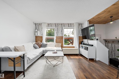306 Simmonds Way, Leduc, AB - Indoor Photo Showing Living Room