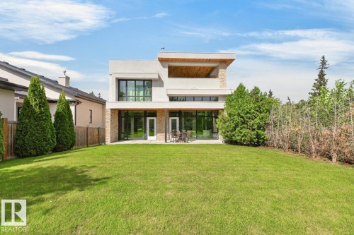 Expansive lawn with mature landscaping - 14A Birch Drive, St. Albert, AB 