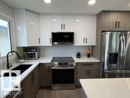 9520 150 Avenue Nw, Edmonton, AB 