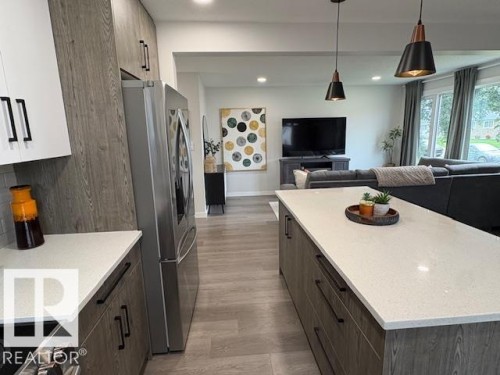 9520 150 Avenue Nw, Edmonton, AB 