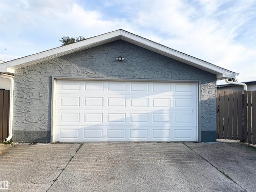 9520 150 Avenue Nw, Edmonton, AB 