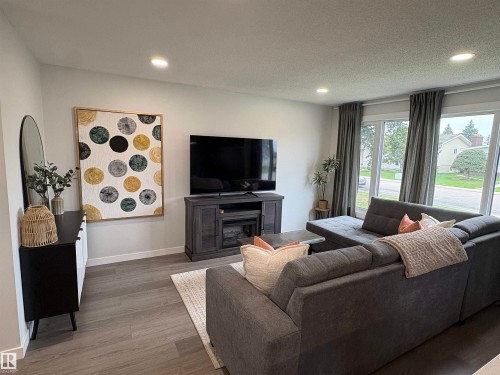 9520 150 Avenue Nw, Edmonton, AB 
