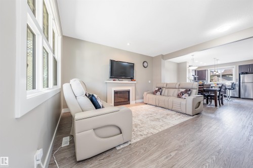 818 35A Ave Nw, Edmonton, AB 