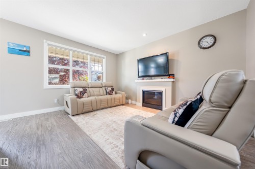 818 35A Ave Nw, Edmonton, AB 