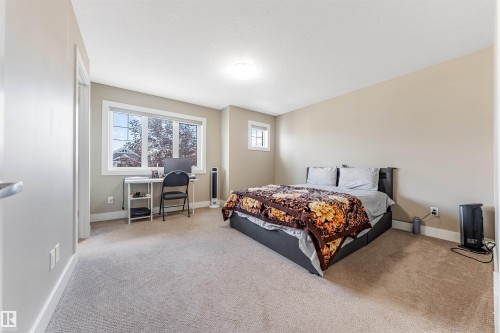 818 35A Ave Nw, Edmonton, AB 