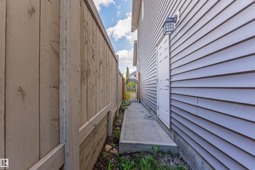 818 35A Ave Nw, Edmonton, AB 