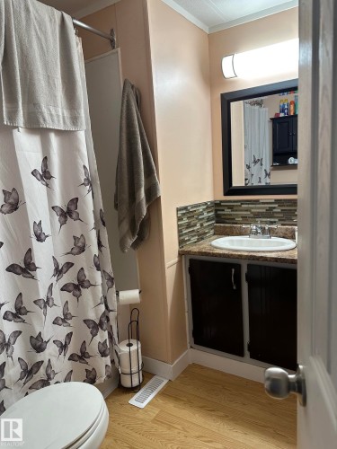 #68 4204 47 St, Wetaskiwin, AB - Indoor Photo Showing Bathroom