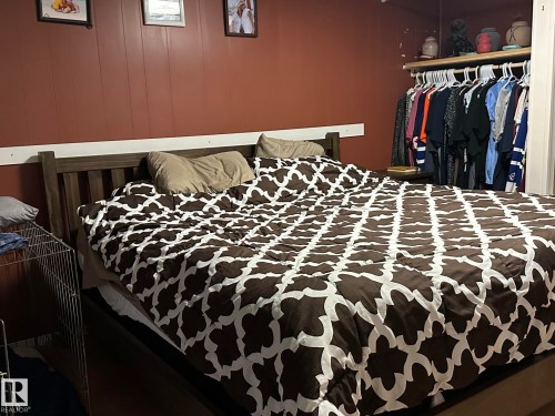 #68 4204 47 St, Wetaskiwin, AB - Indoor Photo Showing Bedroom