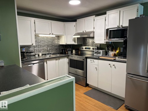 #68 4204 47 St, Wetaskiwin, AB - Indoor Photo Showing Kitchen With Double Sink