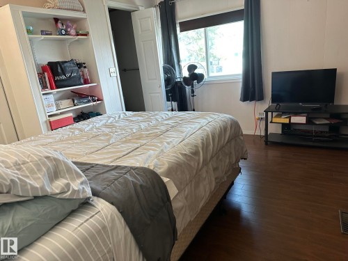 #68 4204 47 St, Wetaskiwin, AB - Indoor Photo Showing Bedroom