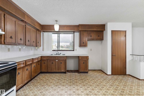1139 68 Street Nw, Edmonton, AB 