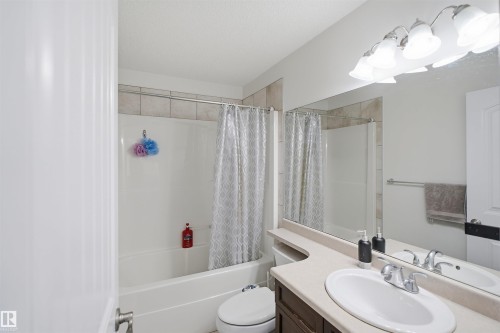 Integrated bathtub and shower with tile surround - 1523 36 Avenue Nw, Edmonton, AB 