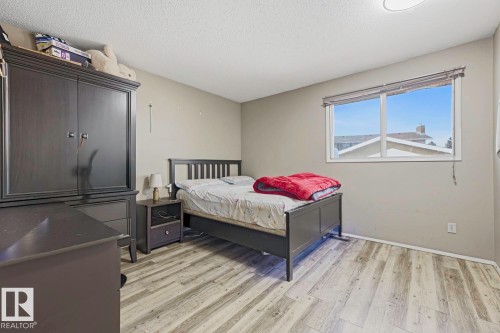 Wood-finish flooring with a large window and a ceiling-mounted light fixture - 3216 138 Avenue Nw, Edmonton, AB 