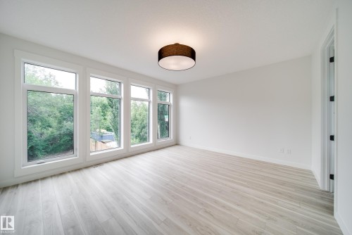 9919 87 Street Nw, Edmonton, AB - Indoor Photo Showing Other Room