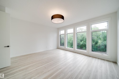 9919 87 Street Nw, Edmonton, AB - Indoor Photo Showing Other Room