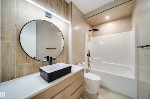 9919 87 Street Nw, Edmonton, AB - Indoor Photo Showing Bathroom
