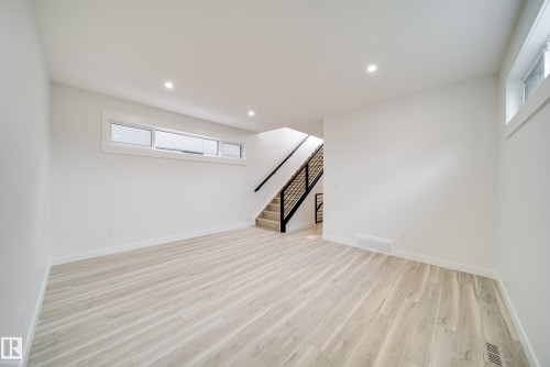 9919 87 Street Nw, Edmonton, AB - Indoor Photo Showing Other Room