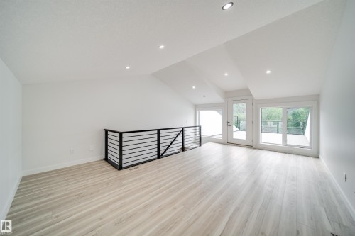 9919 87 Street Nw, Edmonton, AB - Indoor Photo Showing Other Room