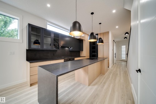 9919 87 Street Nw, Edmonton, AB - Indoor