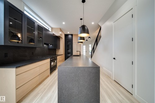 9919 87 Street Nw, Edmonton, AB - Indoor
