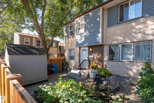 66 WILLOWDALE Place NW  Edmonton, AB T5T 1Z4