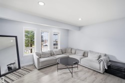 2122 37 Avenue NW  Edmonton, AB T6T 1S2