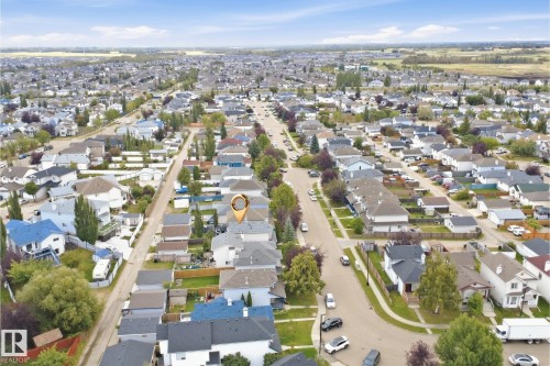 Residential neighborhood with tree-lined streets and established homes - 2122 37 Avenue Nw, Edmonton, AB 