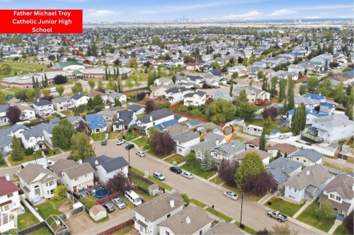 Residential neighborhood with established homes and mature trees - 2122 37 Avenue Nw, Edmonton, AB 