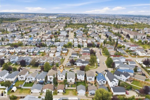 Residential neighborhood with detached homes and tree-lined streets - 2122 37 Avenue Nw, Edmonton, AB 
