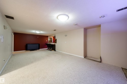 Recessed bar area with a built-in counter - 10438 32A Avenue Nw, Edmonton, AB 