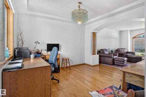 15819 58 Street Nw, Edmonton, AB 