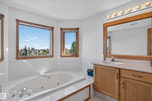 15819 58 Street Nw, Edmonton, AB 