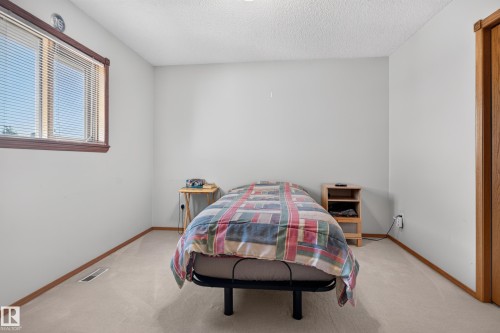 15819 58 Street Nw, Edmonton, AB 