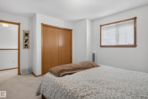 15819 58 Street Nw, Edmonton, AB 